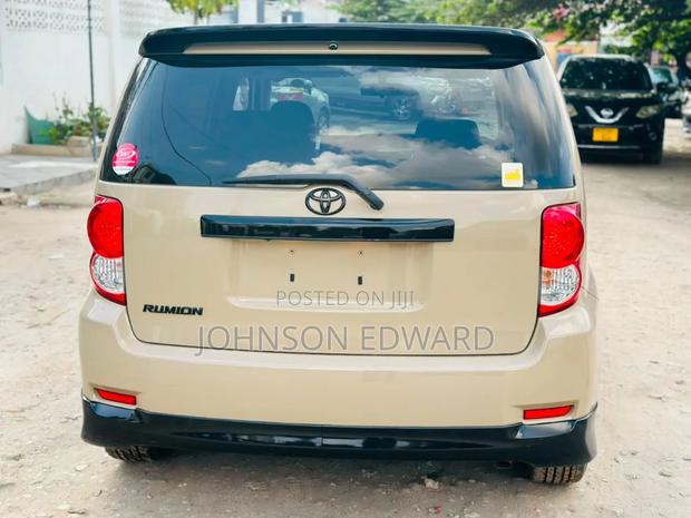 Toyota Corolla Rumion 2009 Ivory