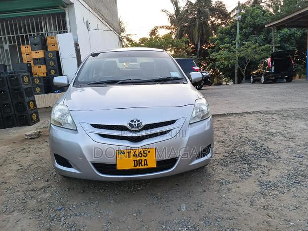 Toyota Belta 2005 Silver