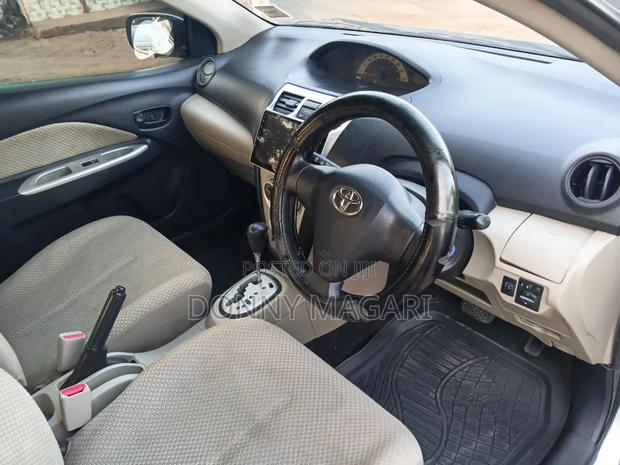 Toyota Belta 2005 Silver