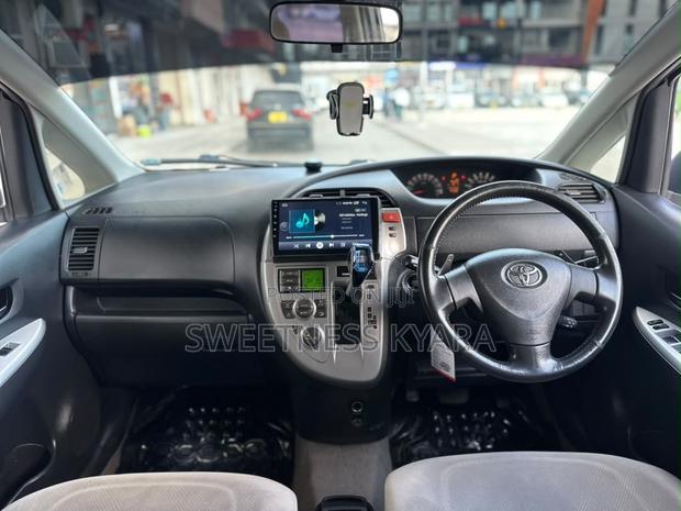Toyota Ractis 2006 Silver
