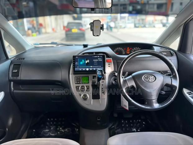Toyota Ractis 2006