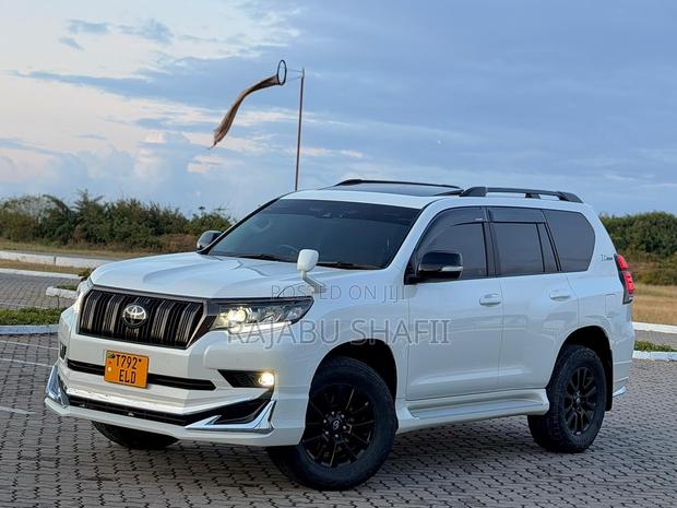 Toyota Land Cruiser Prado 2.7 2022 White