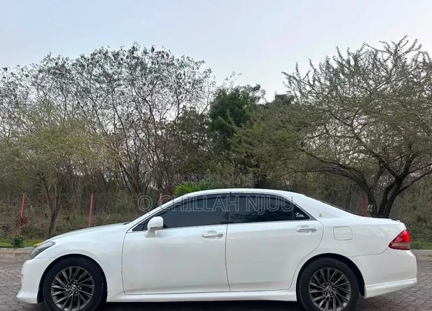Toyota Crown 2009 White
