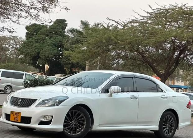 Toyota Crown 2009 White
