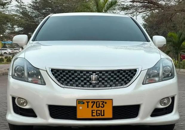 Toyota Crown 2009 White