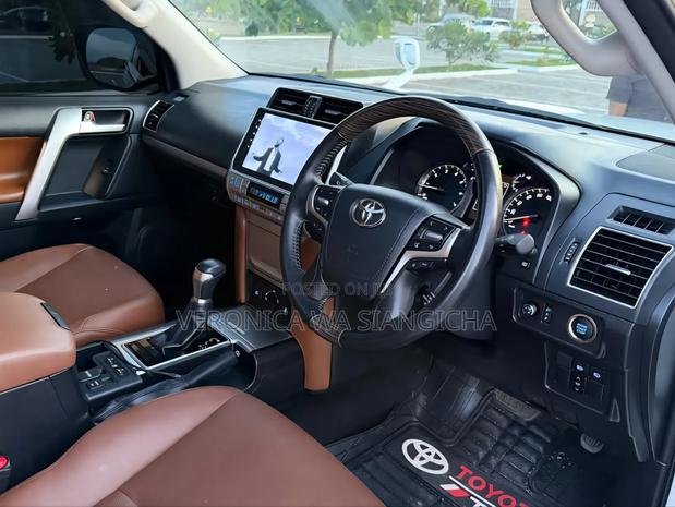 Toyota Land Cruiser Prado 2025 White