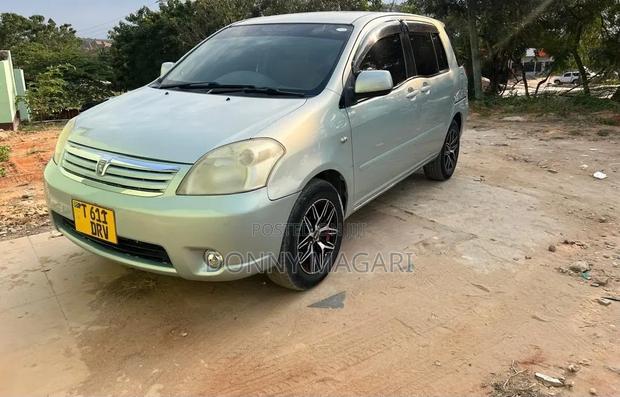 Toyota Raum 2005 Blue