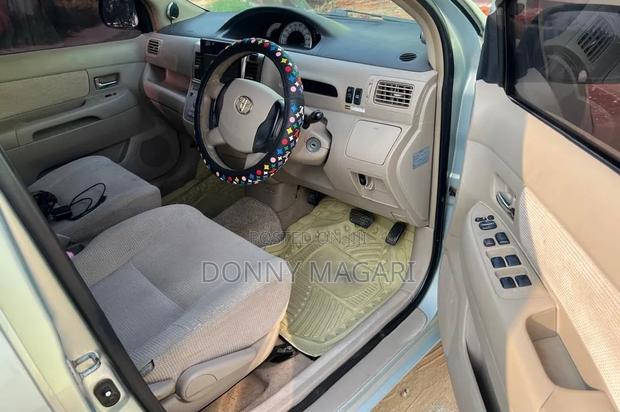 Toyota Raum 2005 Blue