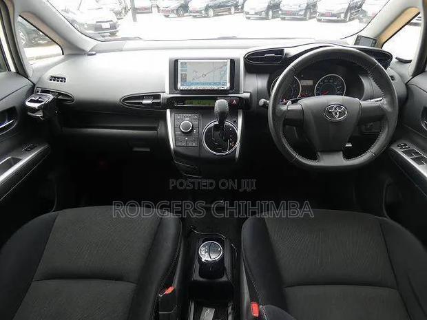 Toyota Wish 2010 Gray