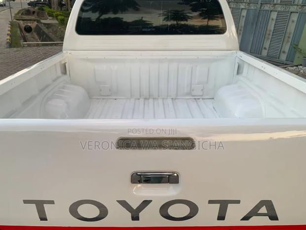 Toyota Hilux 2011 White