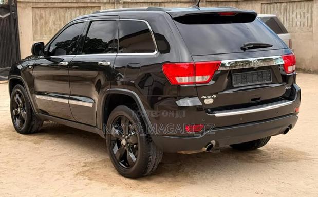 Jeep Cherokee 2012 Black