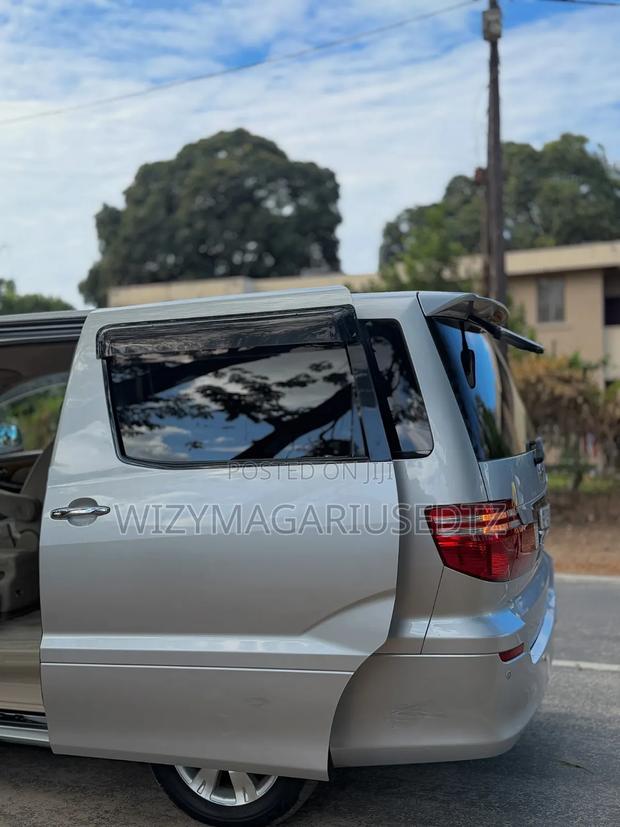 Toyota Alphard 2006 Silver