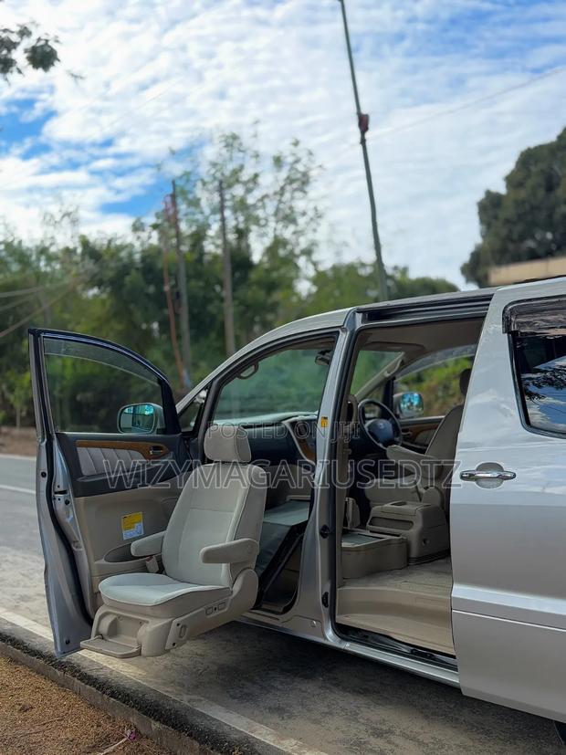 Toyota Alphard 2006 Silver