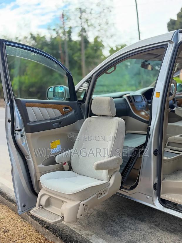 Toyota Alphard 2006 Silver