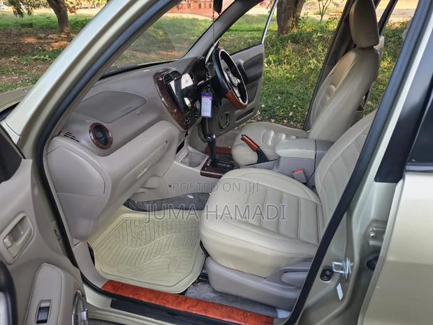 Toyota RAV4 Automatic 2003 Gold