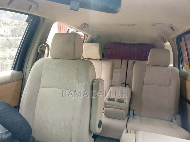 Toyota ISIS 2007 Beige