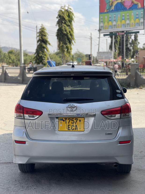 Toyota Wish 2010 Silver