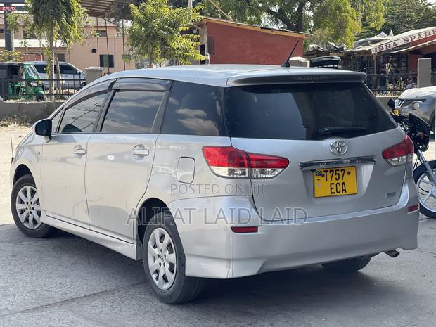 Toyota Wish 2010 Silver