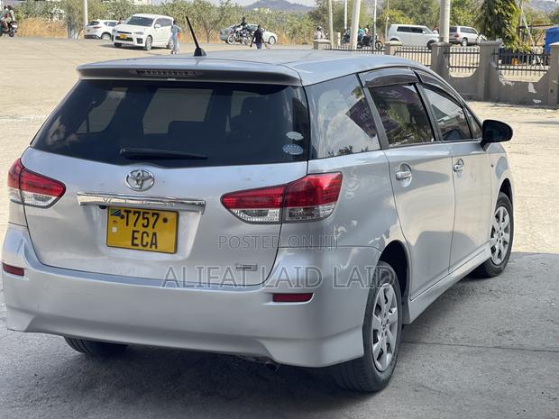 Toyota Wish 2010 Silver