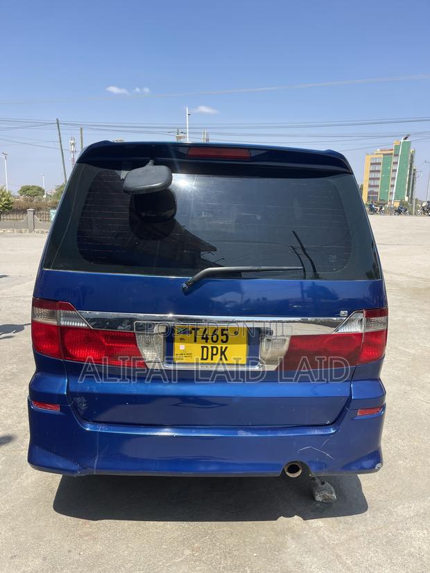 Toyota Alphard 2.4 Petrol AWD 2005 Blue