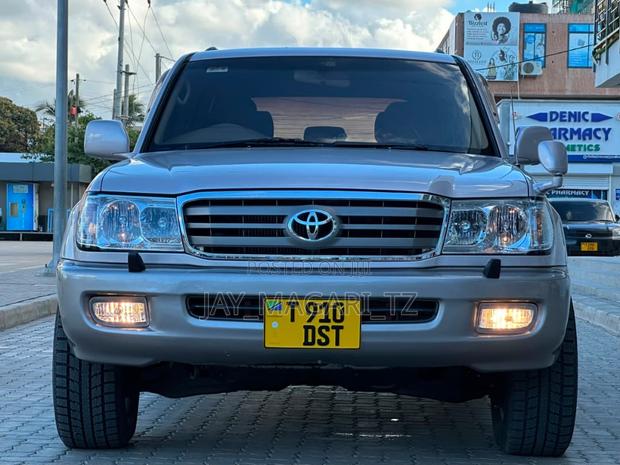 Toyota Land Cruiser 2000 Silver