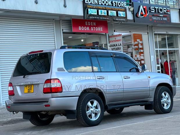 Toyota Land Cruiser 2000 Silver
