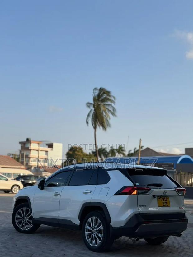 Toyota RAV4 2020 White