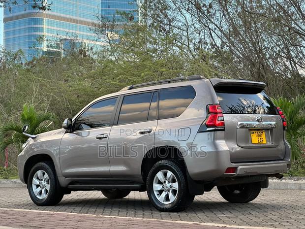Toyota Land Cruiser Prado 2020 Gray