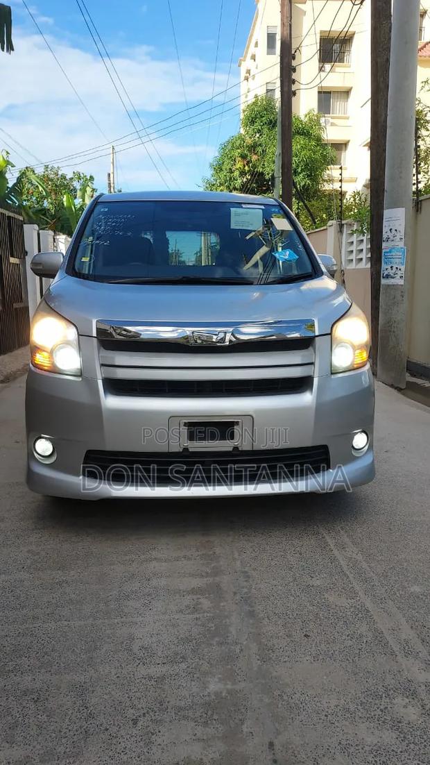 Toyota Noah 2008 Silver