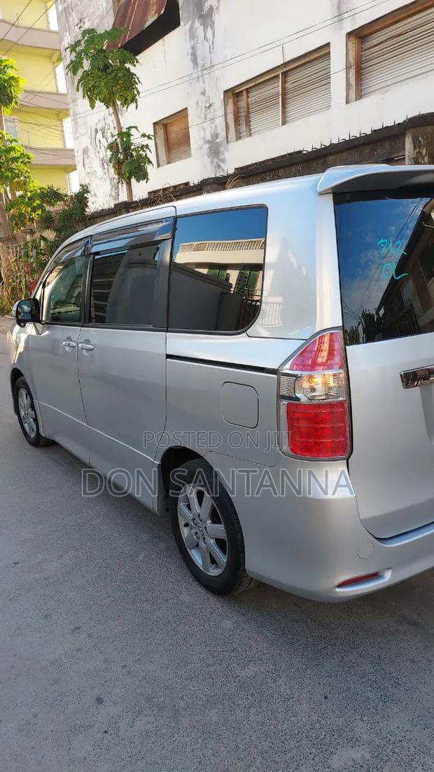 Toyota Noah 2008 Silver