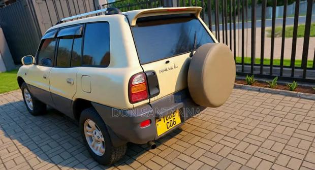 Toyota RAV4 1999 Silver