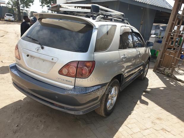 Toyota Harrier 2005 Silver