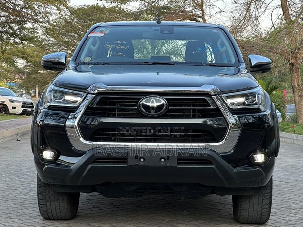 Toyota Hilux 2023 Matt Black