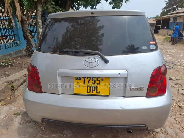 Toyota IST 2004 Silver