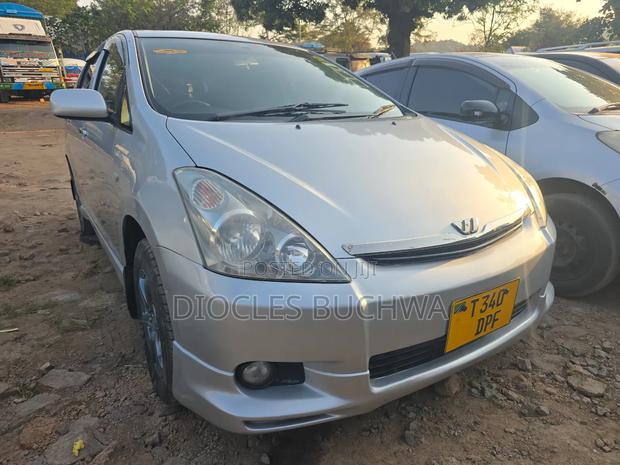 Toyota Wish 2005 Silver