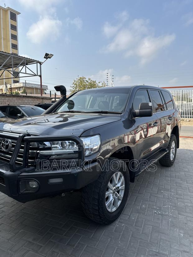 Toyota Land Cruiser 4.5 V8 VXR 2019 Gray