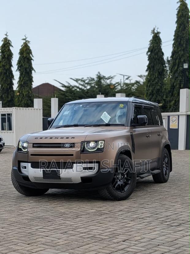 Land Rover Defender 2024