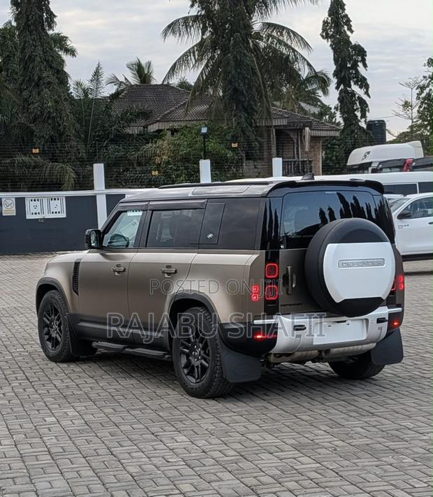 Land Rover Defender 2024