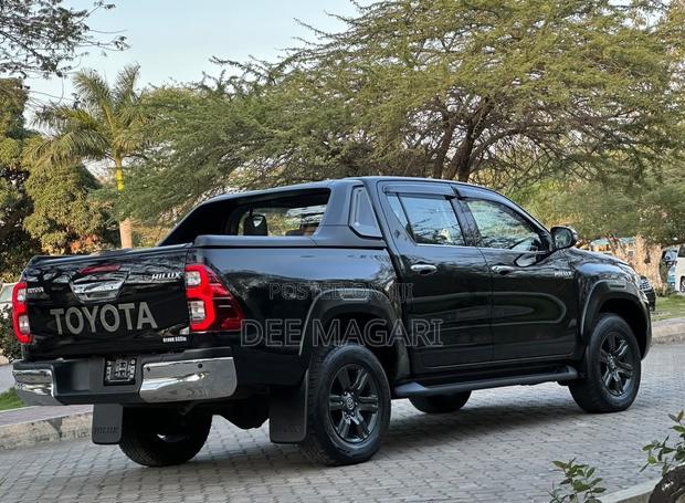 Toyota Hilux 2023 Black