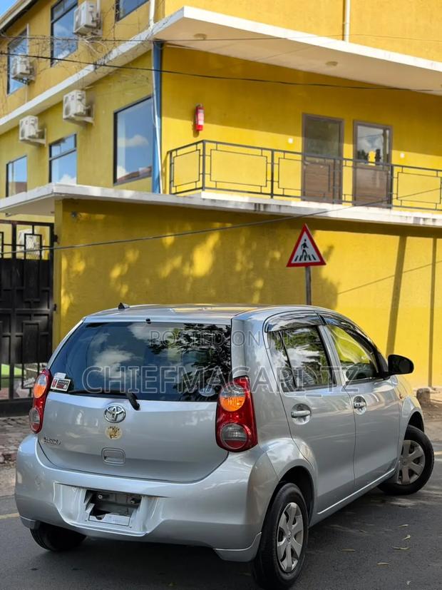 Toyota Passo 2012 Silver