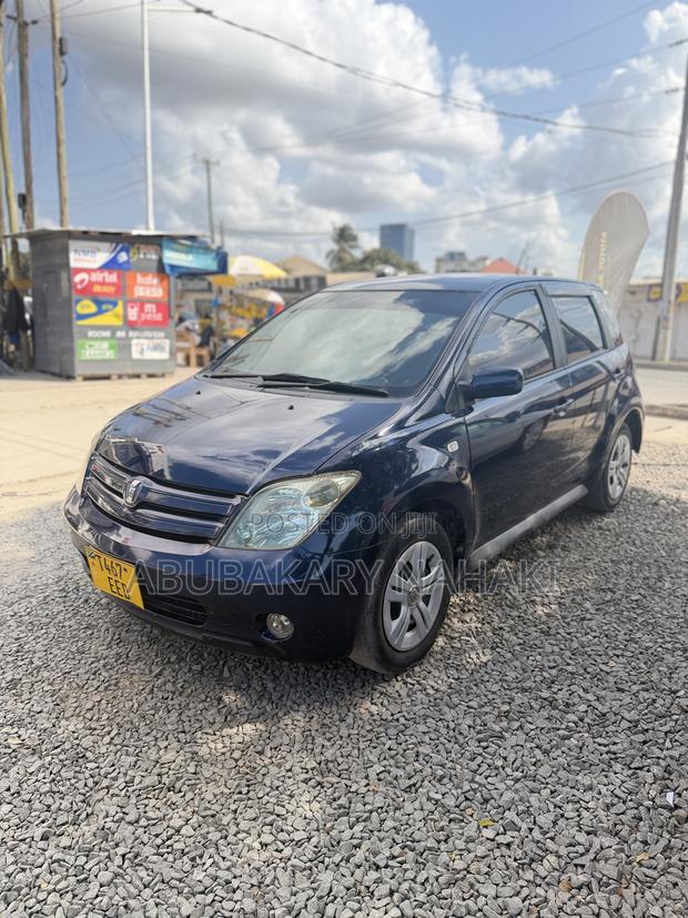 Toyota IST 2004 Blue