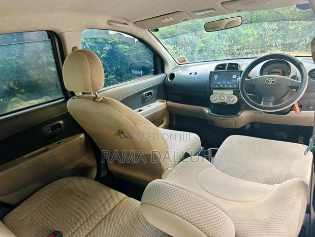 Toyota Passo 2005 Silver