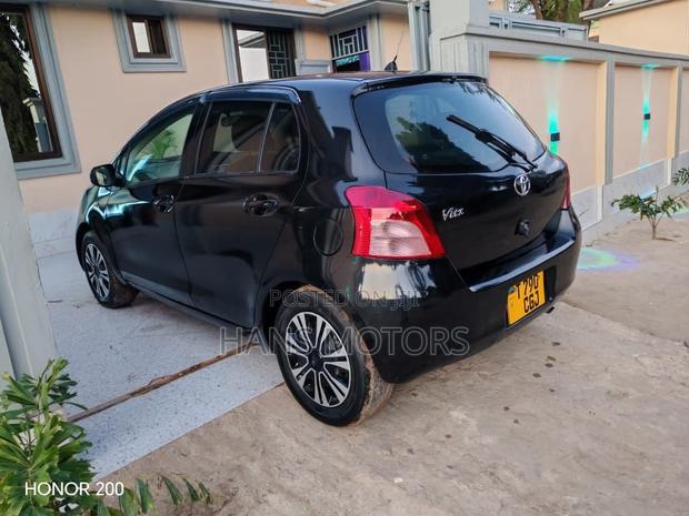 Toyota Vitz 2004 Black