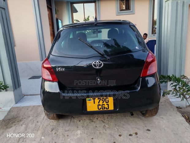 Toyota Vitz 2004 Black