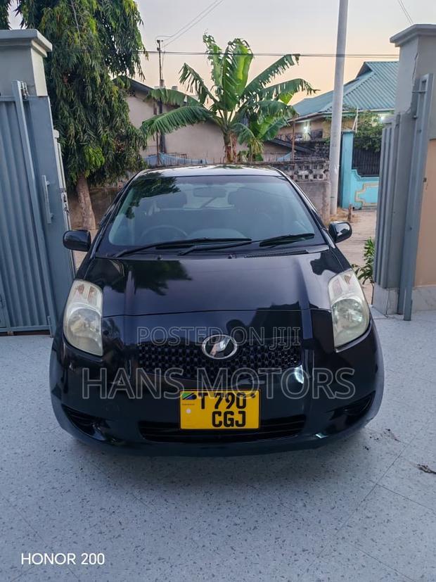 Toyota Vitz 2004 Black