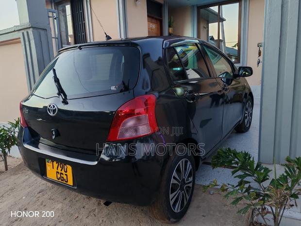 Toyota Vitz 2004 Black