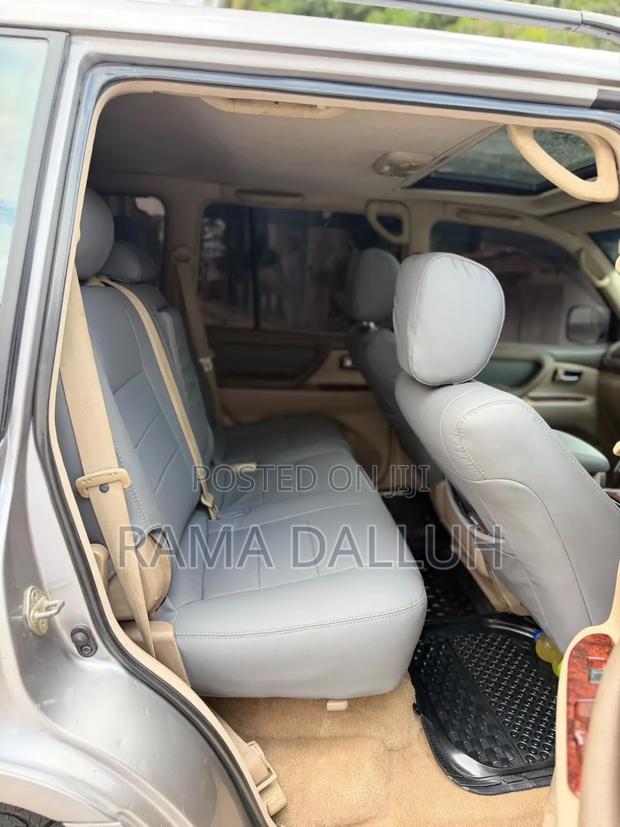 Toyota Land Cruiser 2000 Silver