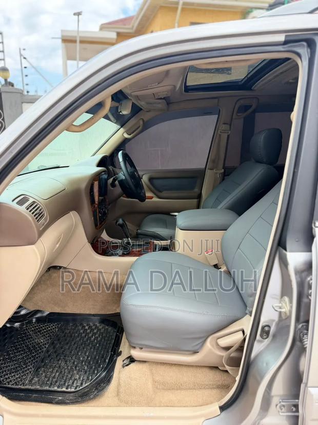 Toyota Land Cruiser 2000 Silver