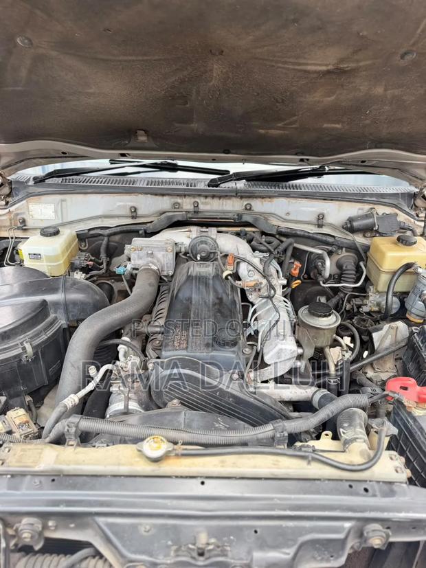 Toyota Land Cruiser 2000 Silver