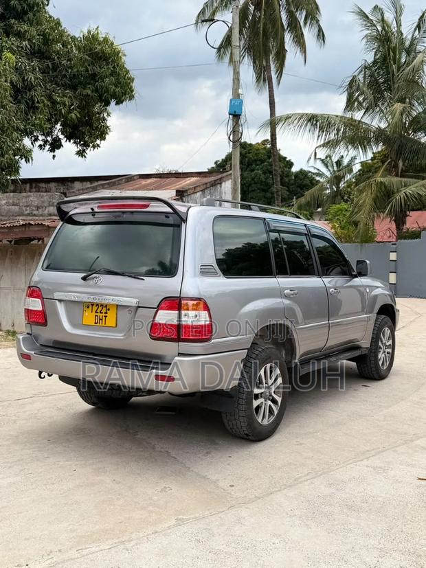 Toyota Land Cruiser 2000 Silver